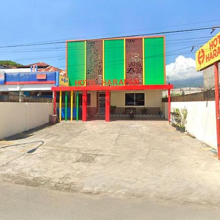 Urbanview Hotel Harapan Palopo Esterno foto