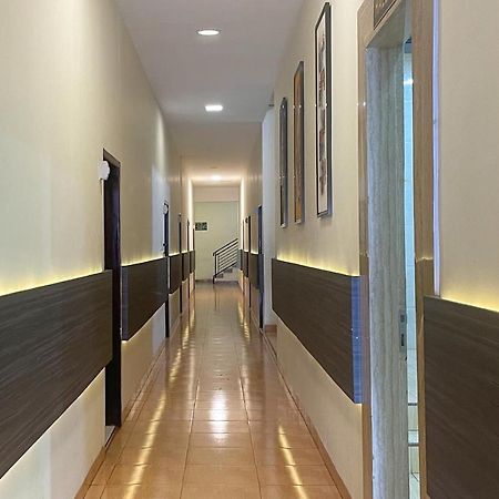 Urbanview Hotel Harapan Palopo Esterno foto